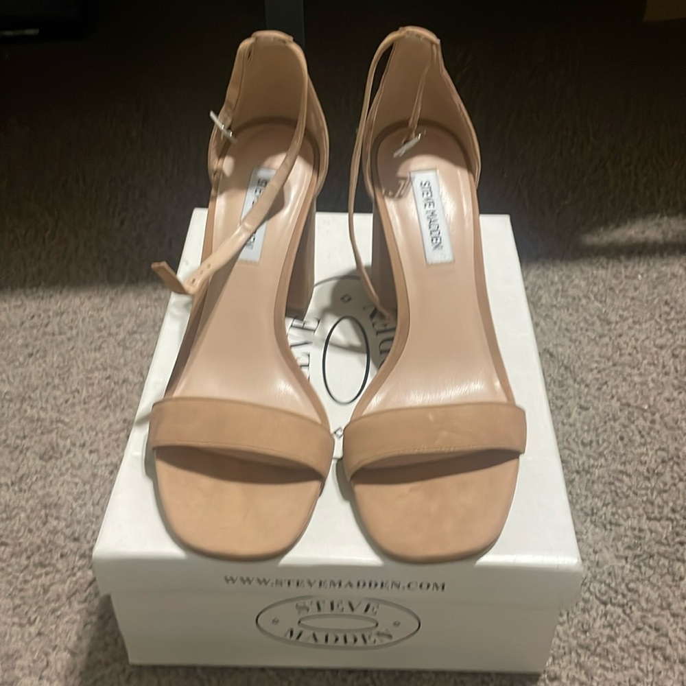 Steve Madden  nude heels